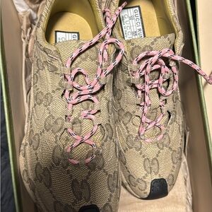 Gucci Women's Patterned Beige Sneakers with Pink Accents